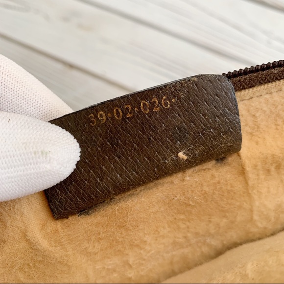 VINTAGE GUCCI GG MONOGRAM WEB CHAIN ZIP CROSSBODY BAG - Picture 10 of 11